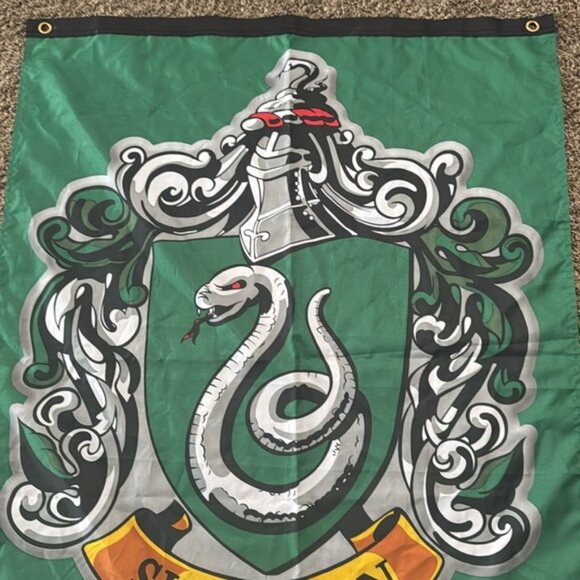 Harry Potter 50 x 30 Slytherin House Green With Crest Flag Banner - Picture 2 of 7